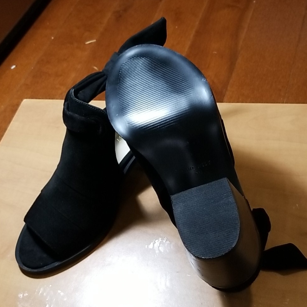 Shoes - Picture 3 of 4